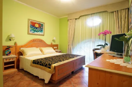 卡洛卡瑞雷斯酒店