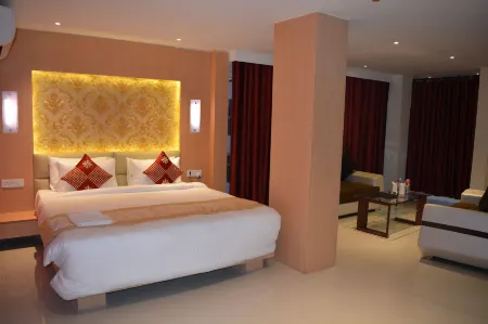 The Red Velvet Hotel Отели рядом с достопримечательностью «Ramdas»