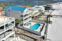 Five on the Beach by Pristine Property Vacation Rentals - プール