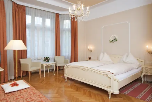 Hotel Pension Baronesse - Bed and Breakfasts