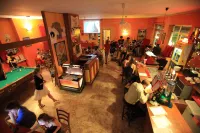 Sunflower Beach Backpacker Hostel & Bar Hotels in Marebello