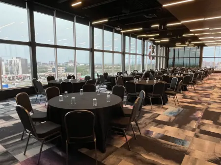 Grand Times Hotel Laval - Centropolis