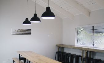 Hugo & Carters Backpackers & Motel
