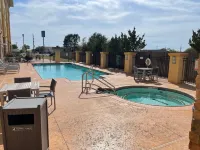 La Quinta Inn & Suites by Wyndham Elk City - Pools