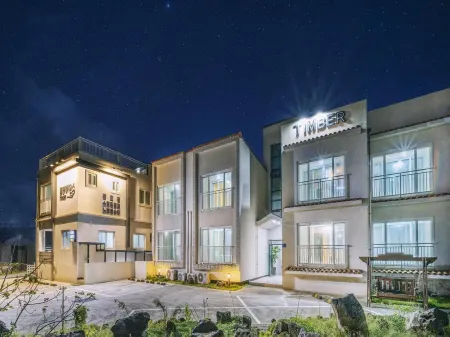 Jeju Timberhouse Pension Отели рядом с достопримечательностью «Aewol Coast Road»