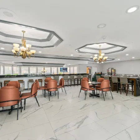 Chicago Club Inn & Suite