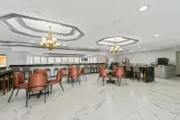 Chicago Club Inn & Suite - Breakfast