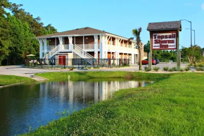 Topsail Shores Inn Hotel di North Topsail Beach