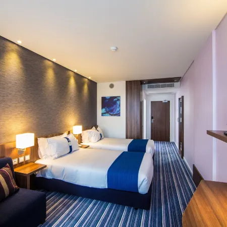 Holiday Inn Express LISBON - ALFRAGIDE by IHG