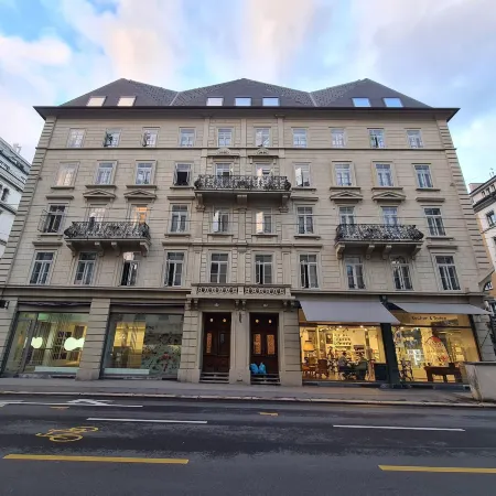 Top City Center Apartments Location Next to Lion Monument