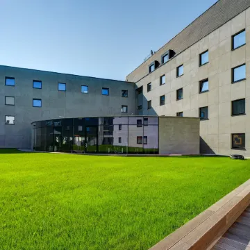Park Inn by Radisson Danube Bratislava Отели рядом с достопримечательностью «Фонтан Роланда»