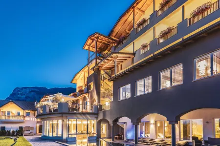 Solea Dolomiti Boutique Hotel Отели рядом с достопримечательностью «Chiesa San Felice Da Nola»