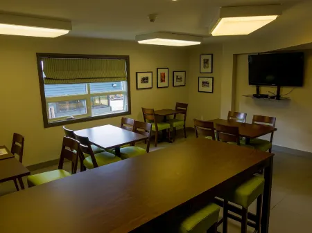 Super 8 by Wyndham Sault Ste Marie on Отели в г. Алгома