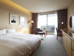 Rolling Hills Hotel