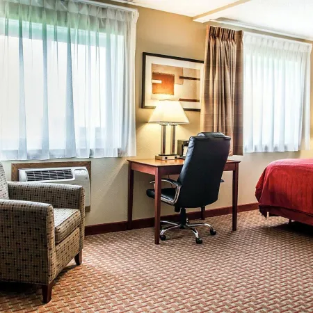 Quality Inn & Suites Davenport Near I-80