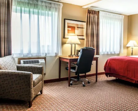 Quality Inn & Suites Davenport Near I-80 Hôtels à : 