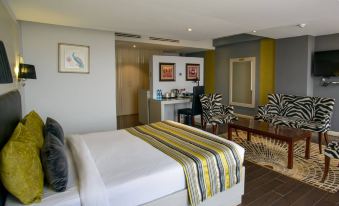 Cloud Hotel & Suites