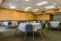 Quality Inn فنادق في Shenango Township