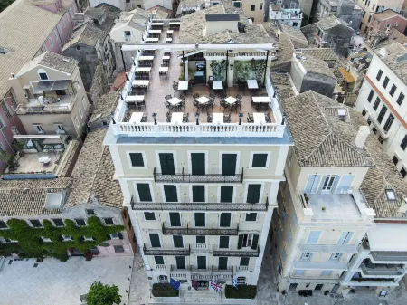 Cavalieri Hotel Отели рядом с достопримечательностью «Нео Фрурио»