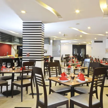Hotel & Suites PF