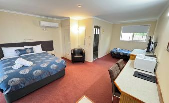 Blue Whale Motor Inn & Apartments