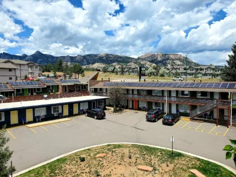 Coyote Mountain Lodge