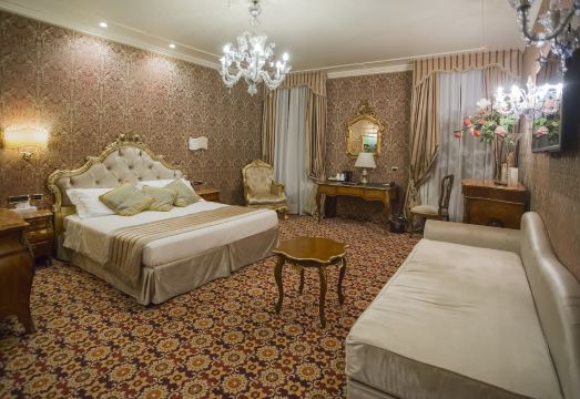 산 마르코 광장 근처 호텔의 낭만적인 야경