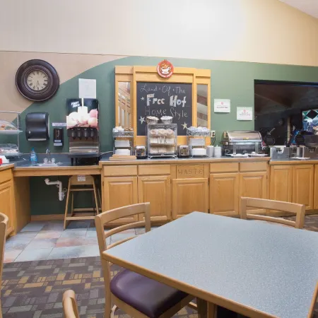 Cobblestone Hotel & Suites - Wisconsin Rapids