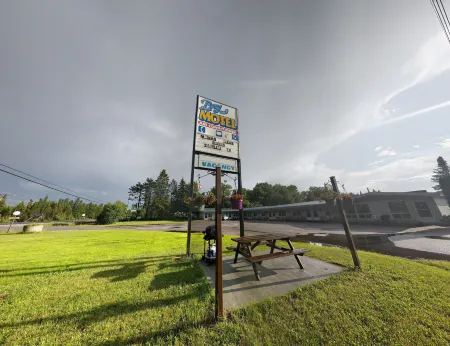 Bay Motel Отели рядом с достопримечательностью «Университет Ниписсинг»