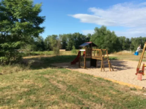 บ้านหมู่โซว์มูฟ ทู เด ดีมัวเซลเลด์ - ลี วิลลาจ์