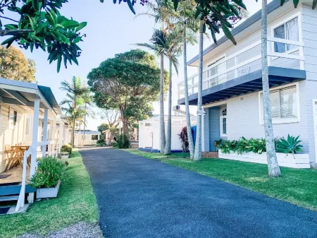 Little Palm Cabins Отели в г. Dunbogan