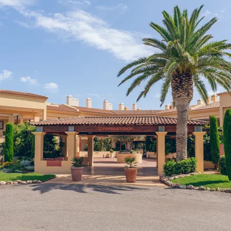 Pierre & Vacances Resort Bonavista de Bonmont Отели рядом с достопримечательностью «Пляж Каса-дельс-Льядрес»