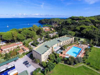 Hotel le Acacie Hotels near Cala Seregola