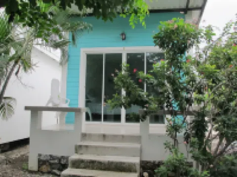 ชาลี บังกาโลว์ โรงแรมในเกาะสีชัง