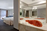 Days Inn by Wyndham Niagara Falls Near the Falls - ที่มีอ่างอาบน้ำ