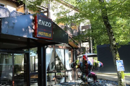 Enzo Hôtels Diane - Logis Amnéville Отели в г. Семекур