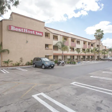 Best Inn & Suites