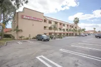 Best Inn & Suites - parking