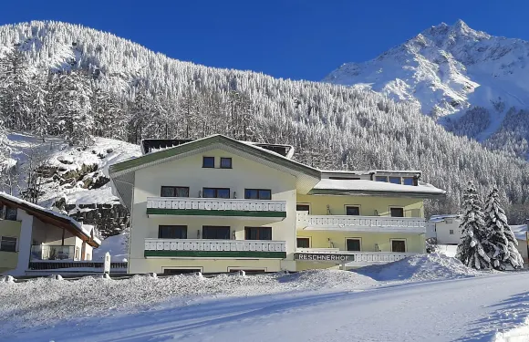 瑞琪內霍夫酒店