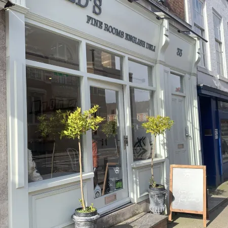 Upstairs at 33 - Self Check in Boutique Accommodation in Worcester Centre