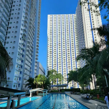 High-Tech Studio at Grass Residences -2 Persons Only, Quezon City Отели рядом с достопримечательностью «СМ City Fairview»