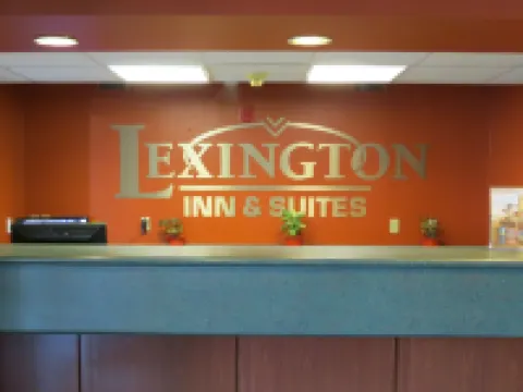 Lexington Inn & Suites-Windsor Hoteles en Windsor