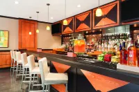 Embassy Suites by Hilton Louisville East - Barer