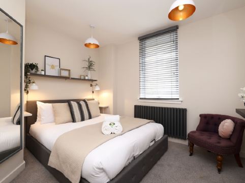 Joivy Modern 1 Bed Flat in West End, Close to Princes Gardens