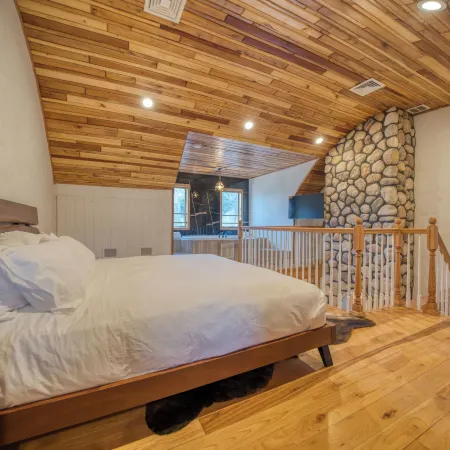 The Haüs Windham - Spacious Suites, Hot Tub, Mountain Views!