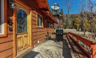 Shasta Mountain Cabin - 1916 by Big Bear Vacations