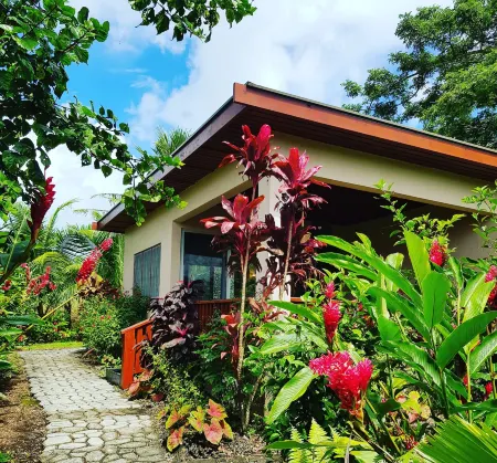 Sacred Garden Fiji Отели в г. Тавеуни