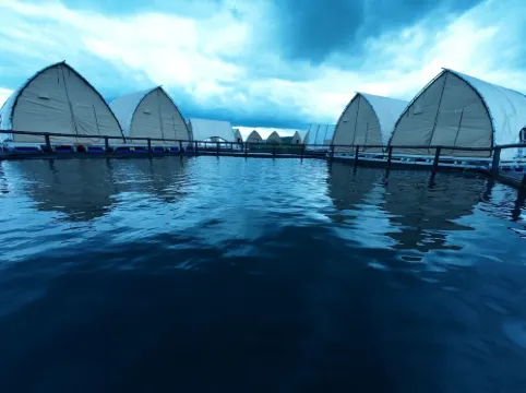 礁石度假村13號漂浮之家