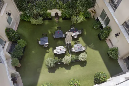 Hôtel Elysées Union Отели рядом с достопримечательностью «Эйфелева башня»