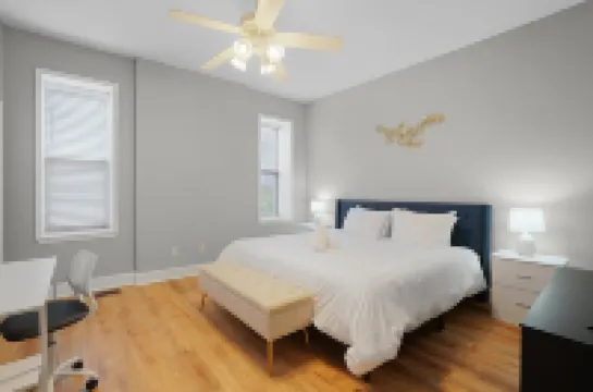 Spacious 3-Bedroom with King Bed & Prime Location Hotels in 